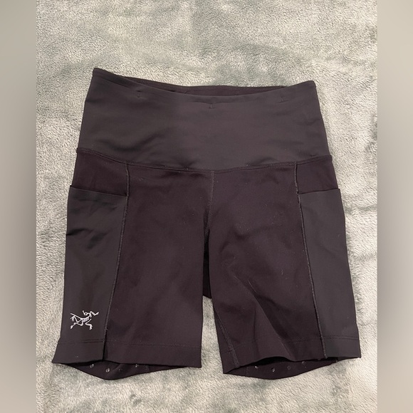 2 Arcteryx running shorts - Picture 7 of 8